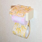 華やかトイレットペーパーホルダーカバー　ミモザ柄　予備ストック収納可能　ナチュラル　インテリアトイレ用品