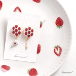 刺繍のイヤリングorピアス《いちごのショートケーキ》