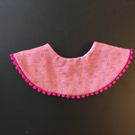  タンポポ刺繍のぽんぽんまんまるスタイ《パープル》