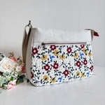 　ショルダーバック　ベージュ系リネン刺繍