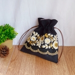 ブラック　花模様　インド刺繍リボン　フリル 巾着