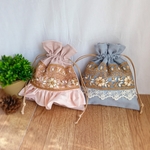ブルー　花模様　インド刺繍リボン　フリル 巾着