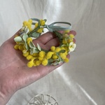 手のひらサイズのミモザ🌼花かんむり(小さめ)ビオラ入り