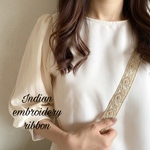 ♥preciousベージュのショルダーストラップ♥インド刺繍りぼん　携帯ストラップ　スマホストラップ　バッグストラップ　プレゼント　カメラ　スマホショルダー  旅行　ギフト