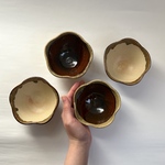 【選べる2色】つやつや茶色とクリーム色のお花の鉢