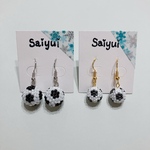 【サッカー好きさんへ】ゆらゆら揺れる応援サッカーボールピアス⚽️