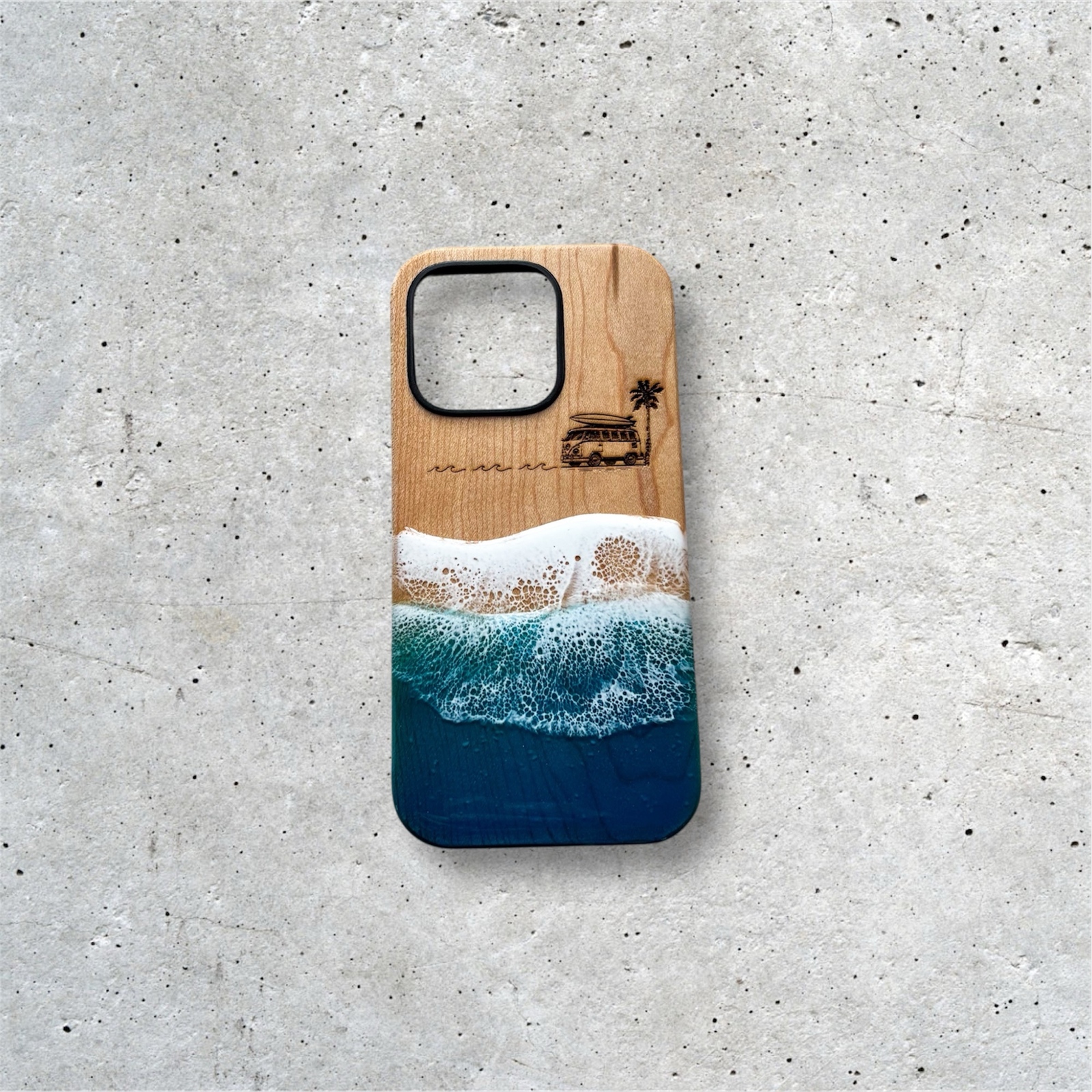iPhone16 Pro ケース オーシャンアート 海 レジン 蓄光 彫刻入り ハンドメイド