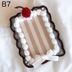 【スイーツみたいなトレカケース　B7サイズ】トレカケース　トレカケースデコ　編み物　ケーキ　チョコミント　スイーツ　さくらんぼ　青　ブルー　くすみブルー　推し活　推し活グッズ　L判　B7 毛糸