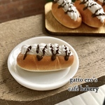 ミニチュアパン　街角ベーカリーのチョコホイップコッペパン