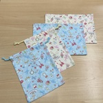 サイズはオプションから【給食2点セット】水色 バレエ 化粧品柄 w60×40cm ランチョンマット w15×20cmマチつきコップ袋
