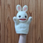 あみぐるみ パペット 白ウサギ黒い目 (頭部中わた入り形状安定 お口しっかりパクパクタイプ)