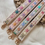 𝗻𝗲𝘄𓂃𓂂ꕤ春のしおり ショルダーストラップ　カメラストラップ　スマホショルダー　　インド刺繍リボン