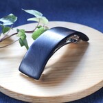 カーブの大きな黒檀のシンプルなバレッタ（コクタンM1）アーチ長さ11.5cm