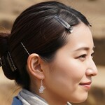 二度見ピアス｜埴輪｜ツイスト｜超軽量1g以下｜金属アレルギー対応｜木から生まれた環境素材｜気分が上がる魔法のスイッチ｜イヤリング