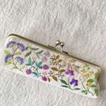 【再販】コットンリネンと刺繍の野の草がま口　ペンケース