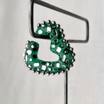 【受注制作】( 制作時間8日) HEART earcuff ( Decoration heart ・emerald )// 片耳用 