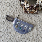 【訳ありSALE】にゃんこたちの半月ポーチ　