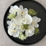 ✿新緑の髪飾り✿　スイトピー（白）　胡蝶蘭（白）かすみ草（緑）紫陽花（緑）/   春　初夏　夏　結婚式　ブライダル　ウエディング　卒業式　成人式　和装　ヘアアクセ　ヘッドアクセサリー　フォーマル