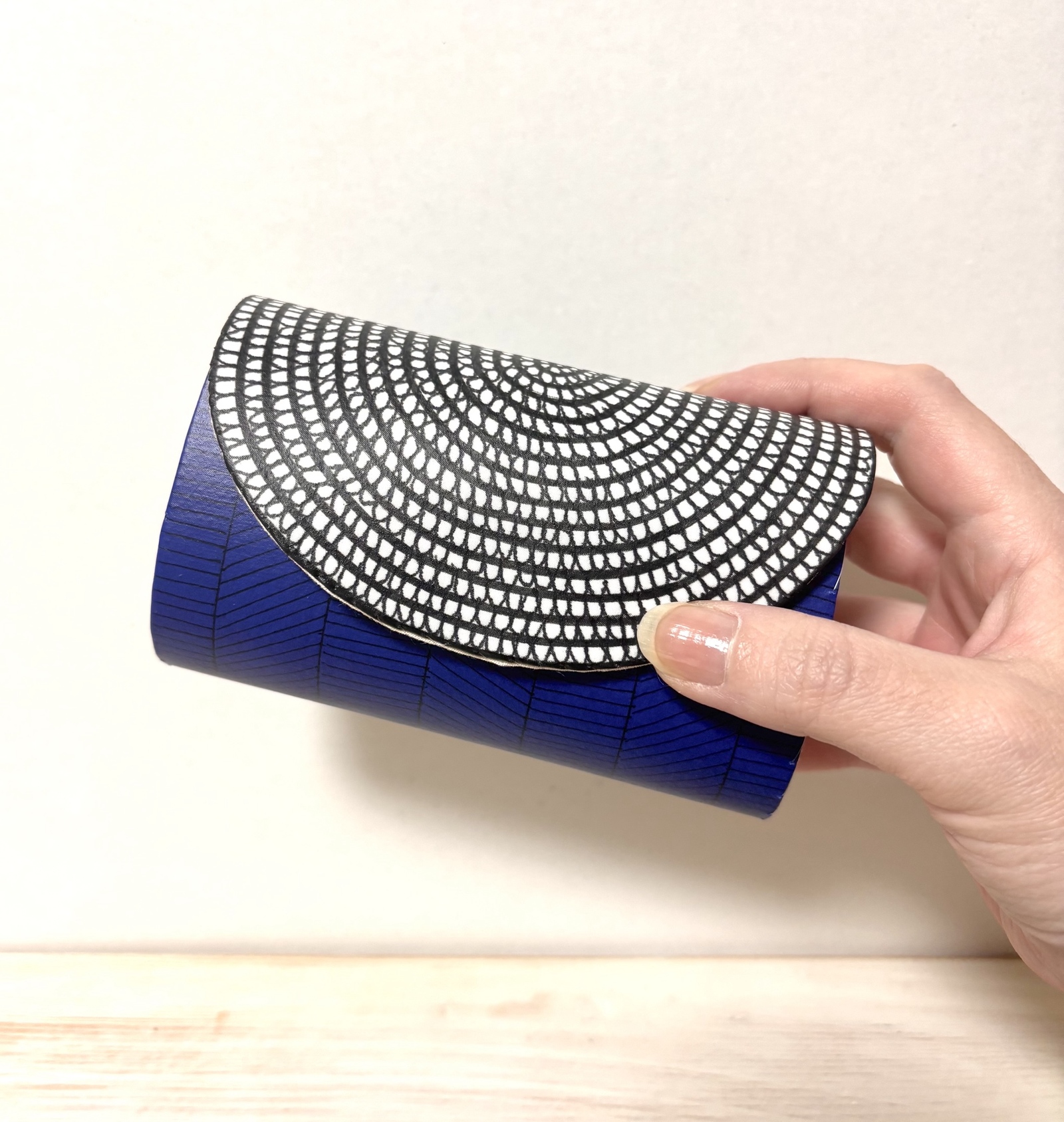 《お札を曲げずに収納出来る・受注制作》circle sak sak NAVY ミニ財布