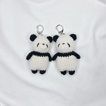 小さなパンダちゃんのあみぐるみのキーホルダー🐼🖤