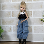 NO,617リカちゃん服  ライトデニム　オシャレカーゴパンツ　ブラックフリルいっぱいトップス　春のオシャレコーデ　リアルクローズ