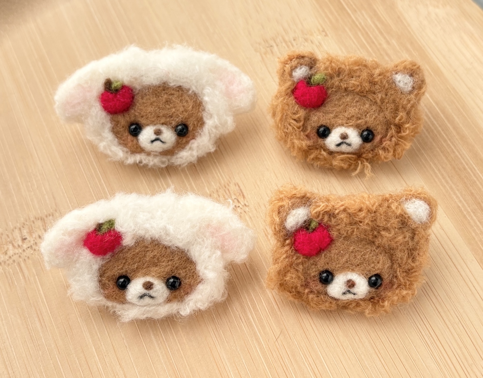 受注制作）モコモコくまちゃんのブローチ🧸🍎 - モカ＆ラテ | minne