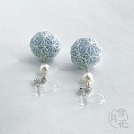 【受注制作】手まりイヤリング(ノンホールピアス)・手まりピアス＊レースのような麻の葉/淡いブルー［小さなてまり/手毬/手鞠］