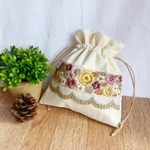アイボリー　花模様　インド刺繍リボン　コーデュロイ　　フリル 巾着　パープル
