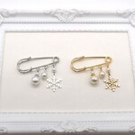 雪とパールのブローチ②