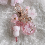 猫ちゃんと桜🌸レジンキーホルダー (丸)