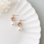 Perla｜大人の耳元に輝きを添える 一粒パールのピアス／イヤリング サージカルステンレス316L K18仕上げ 金属アレルギー対応◎ゴールド・シンプル・上品・オケージョン・誕生日 ギフトにも🎁