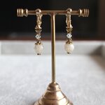 ヴィンテージビーズとゴールドパーツのプチイヤリング/ピアス