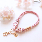 【2/28まで特典あり】ふんわり桜色のハンドストラップ　ピンク　パラコード