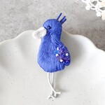 マルシェ特価𓅯´-ポーズ自在 ハシビロコウの刺繍ブローチ【ブルー】