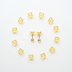 ヴィンテージガラスとパール｜小さな花のピアス／ノンホールピアス［ハニーイエロー］サージカルステンレス／チタン変更可能 