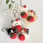 受注製作♡にゃんこのいちご狩り🍓キーホルダー