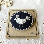 ［再販]オシャレな白い鳥　刺繍ブローチ