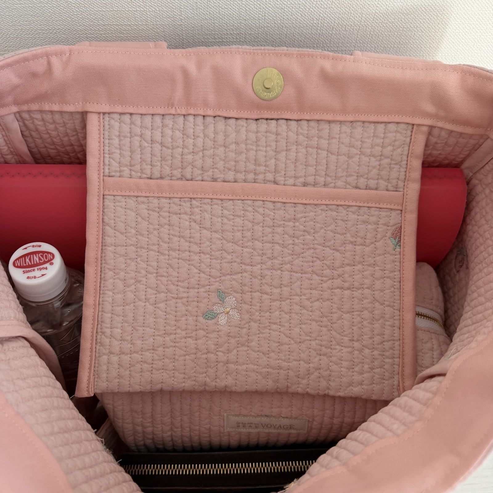 大人気】いちご刺繍ヌビ 軽量 大容量マザーズバッグ オムツポーチ