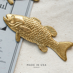 ハンドメイド アクセサリーパーツ 2個 A2555 魚 フィッシュ ゴールド アンティーク調 個性的 アメリカ製真鍮パーツショップ bomul ボムル