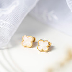 クローバー【10mm】ピアス / イヤリング ゴールド×ホワイトパール 四葉