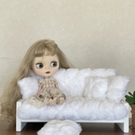 ミニチュアソファーベッド　★大きめサイズ　白　もこもこ　ビーズ★ ハンドメイド