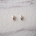 小さめパールとスワロ　シンプルイヤリング/ピアス