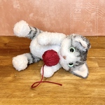 ハチワレのサバ白猫　ぬいねこ