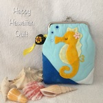 幸せのタツノオトシゴのスマホ・シガー☆ハワイアンキルト☆がま口ポーチ⑮