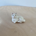 猫の日！小さな白猫(おすわり)