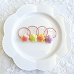 《4個セット》　さくらマカロンヘアゴム　/   キッズヘアアクセサリー　キッズヘアゴム　ベビーヘアアクセサリー　ベビーヘアゴム　髪ゴム　プチギフト　サクラ　桜　スイーツ　ひな祭り　雛祭り　ひなまつり