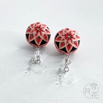 【受注制作】手まりイヤリング(ノンホールピアス)・手まりピアス＊二つ菊/黒地に洋紅色［小さなてまり/手毬/手鞠］