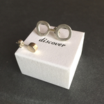 メガネ？なピアス