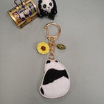 タンタンさんがモデル🐼パンダ刺繍キーホルダー