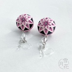 【受注制作】手まりイヤリング(ノンホールピアス)・手まりピアス＊二つ菊/黒地に秋桜［小さなてまり/手毬/手鞠］